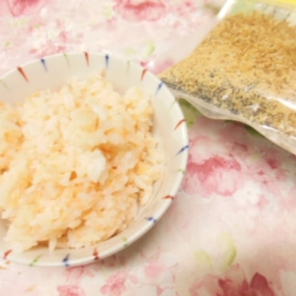 おはよう✲◕‿◕✲
子供の朝ご飯に❤
桜エビ見えるかな？無漂白の使ってるので解りにくくて＆握って無くて御免ね＾＾；
最近↑画像が写らず確認出来なくてドキドキｗ笑